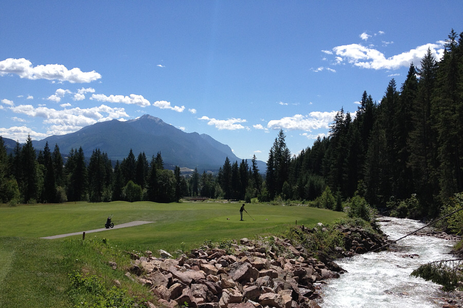 A beautiful but difficult hole.