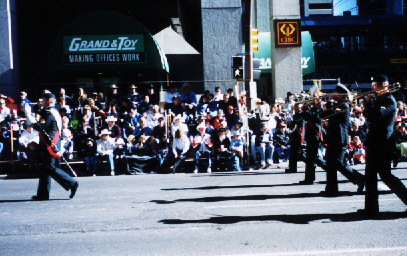 Good dressing, front row!