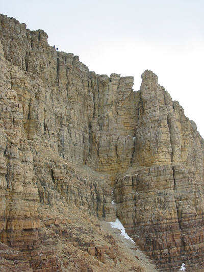 The summit is only another 20-25 minutes away from this spot just below the notch.