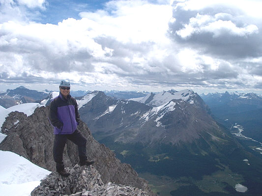 That corniced ridge behind me didn't look too inviting!