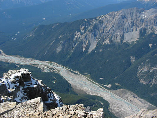 The town of Field and the summit of Mount Burgess are, respectively, 1900 and 600 metres below!