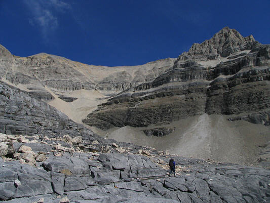 The break in the upper cliff band is also readily visible.