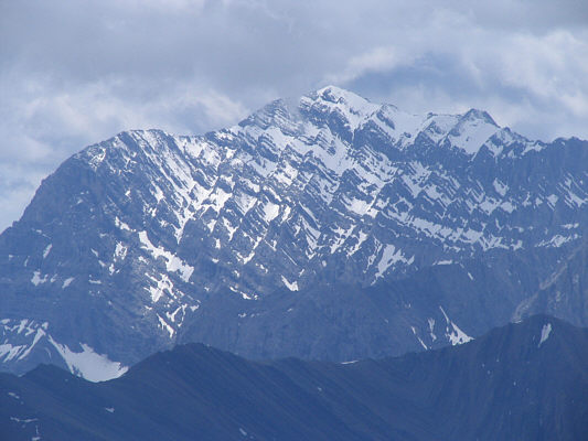I'm still curious about where the hot spring is on this mountain.