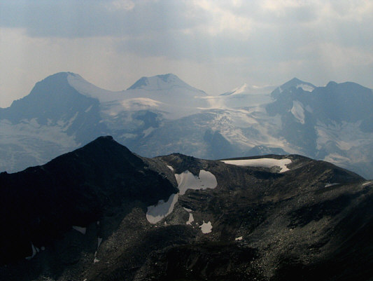 The ridges in the foreground would likely be easy walk-ups from the same high col used to access Bastille Mountain.