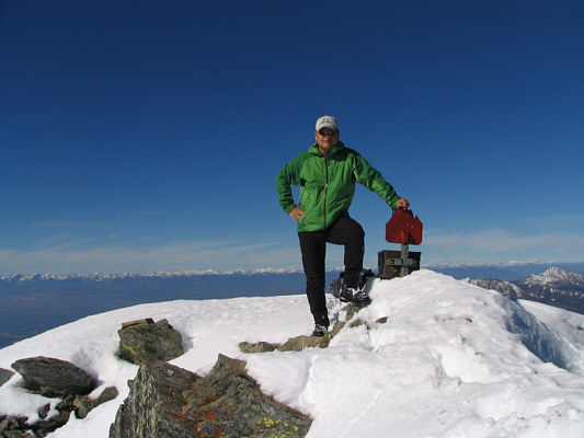 The sign is actually shaped roughly like Mount Fisher itself!