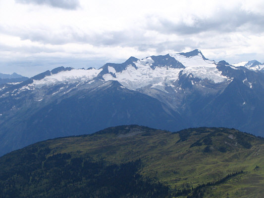 Actually, this peak is also visible from the trail head.
