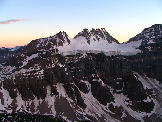 There were quite a few avalanches coming down the big cliff during the evening.