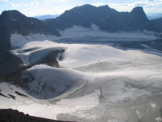 Strangely, the higher peaks further right are unnamed.