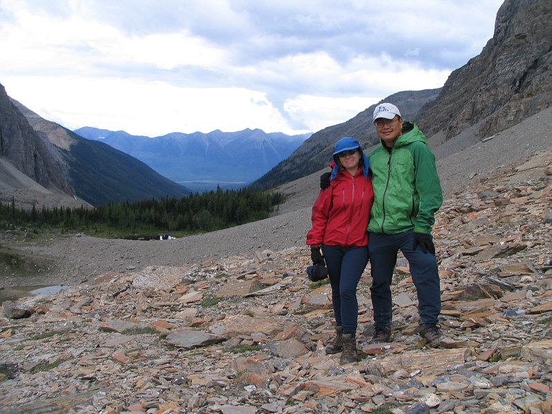 I wonder how many people bother hiking through this valley.