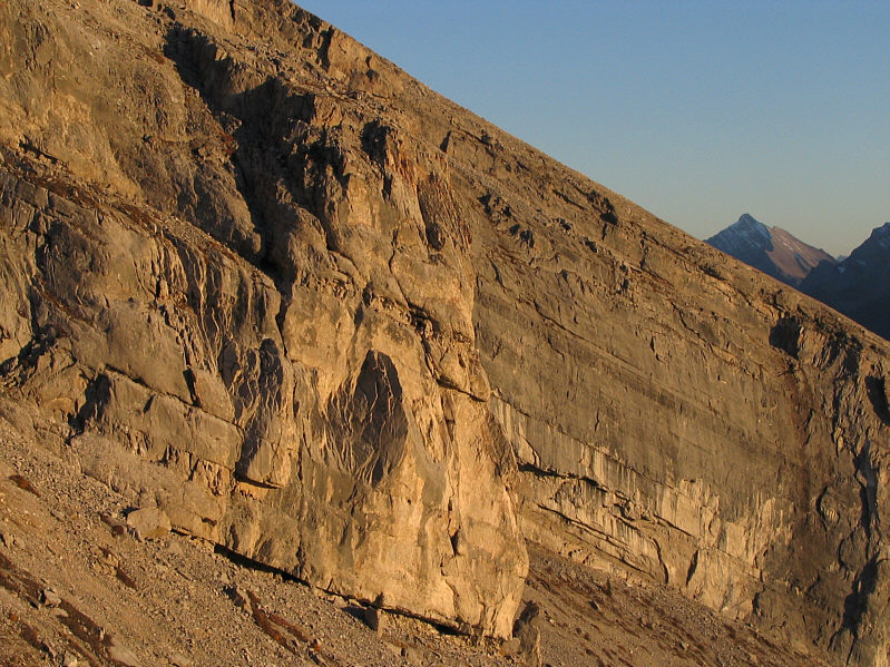 Surprisingly, I saw two people descending from the Main Peak at the same time as me.