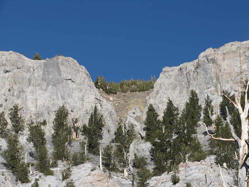 A rather convenient access point since the summit is just above the chute.