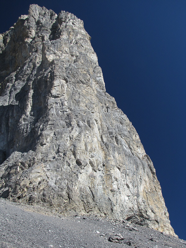Looks like it might be a good trad climb...