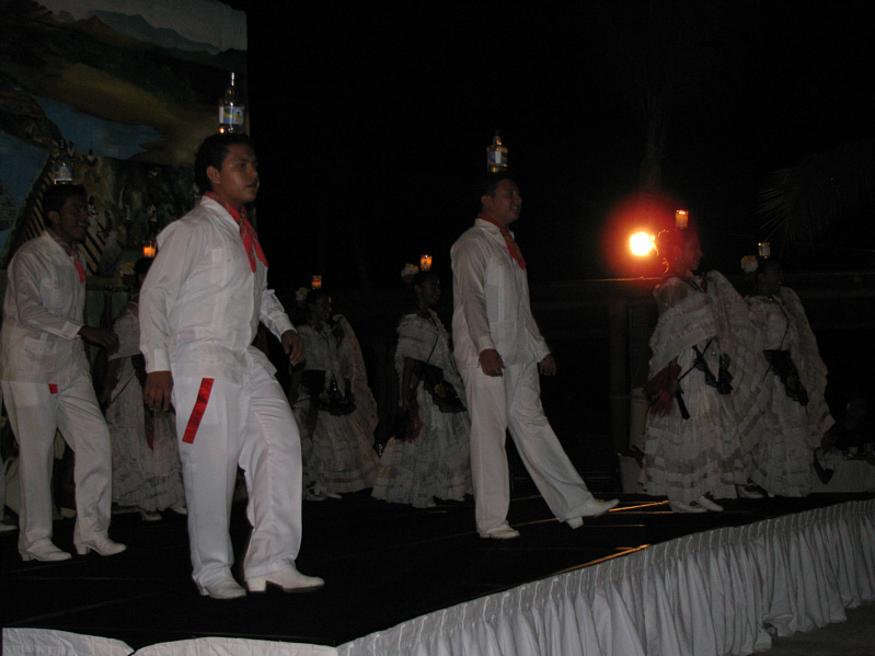 That's a rather odd way of serving drinks!