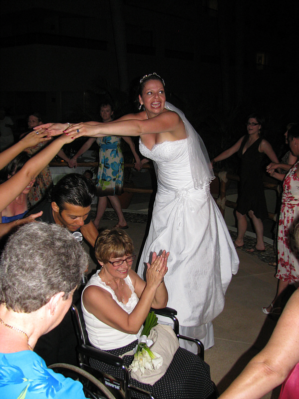 This was like some bizarre Mexican version of "London Bridge Is Falling Down"!