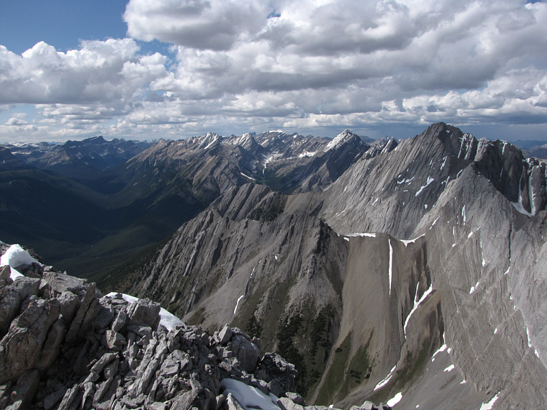 Lots of unnamed peaks here.
