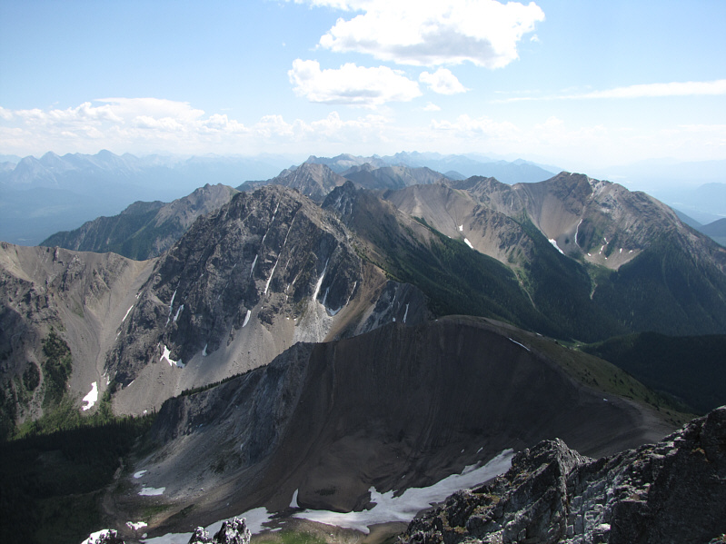 Lotsa unnamed peaks and ridges here...