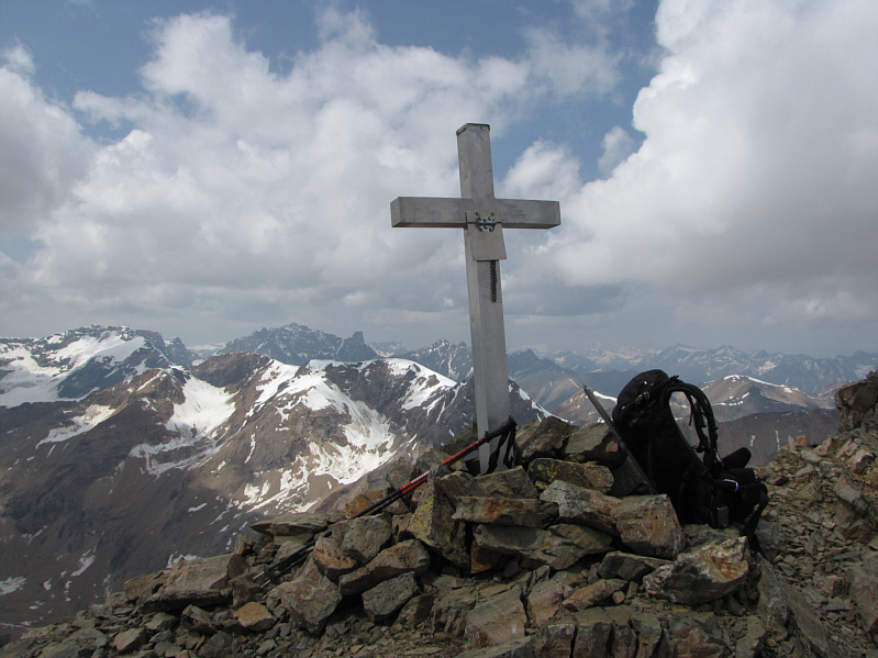 The true summit is actually a few metres out of the photo to the right.