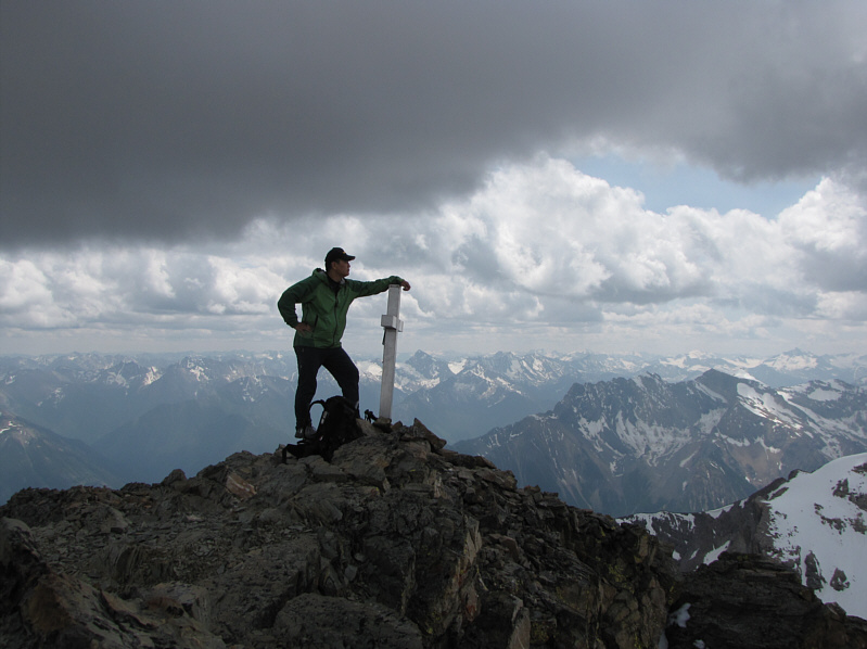 My GPS recorded the summit elevation as 3306 metres.