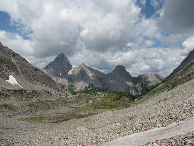 If there was a tarn here, this valley would be a very popular hiking destination.