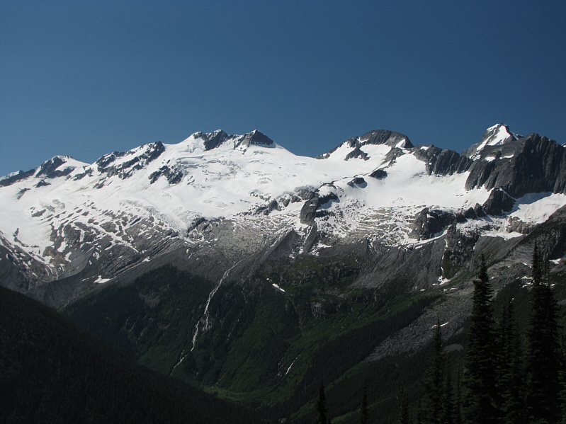 There is a primitive ACC hut at Sapphire Col.