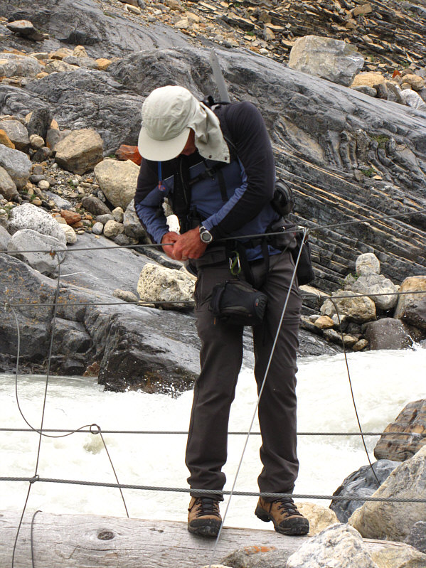 The wires are kinda annoying and superfluous.