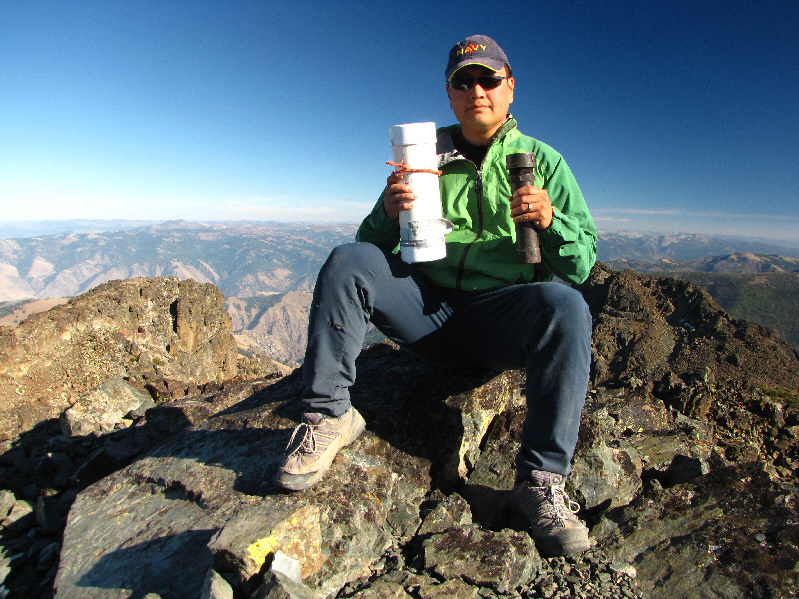 Anyone wanna sign the pipe bomb?!