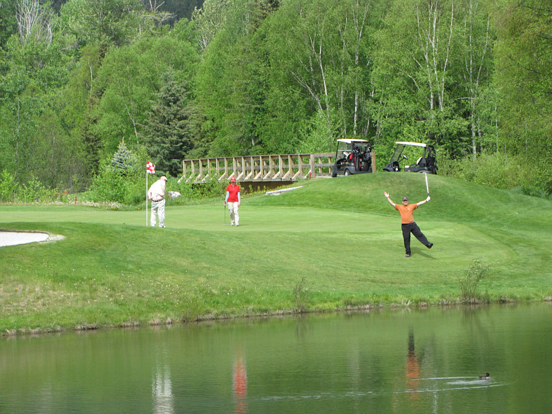 Hmm...somebody here isn't observing good golf etiquette...