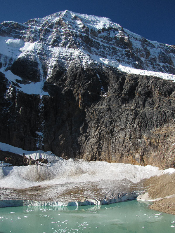 From the pond, the north face is over 1500 metres high!
