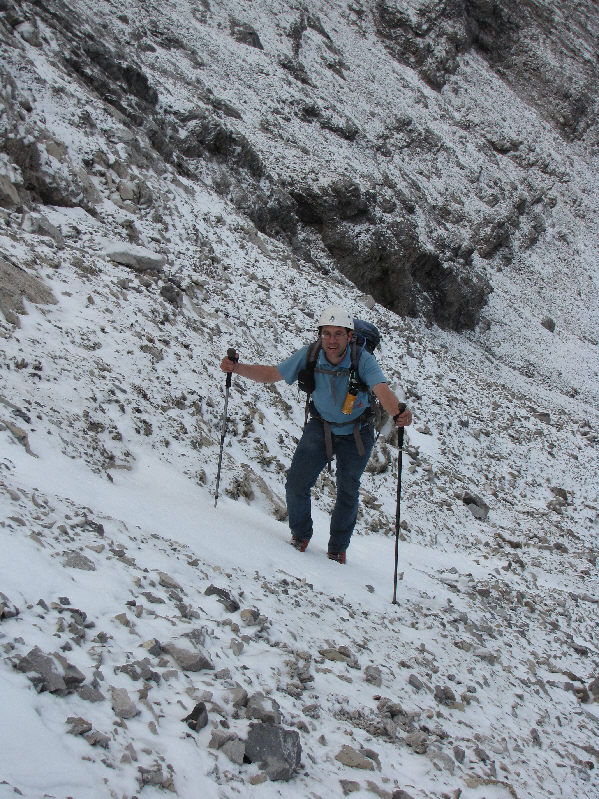 I can't believe Eric is still climbing in a T-shirt! Brrrrr!!!