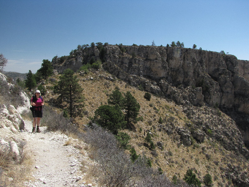 The bridge from the previous photo is somewhere at the left end of the cliff bands.