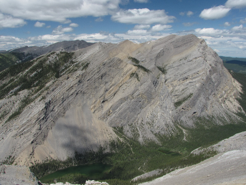Most of the ridges to the north are officially unnamed.