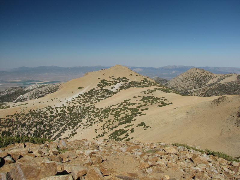 Had I not wasted so much time at the start, I think I would have gone over to tag this peak.