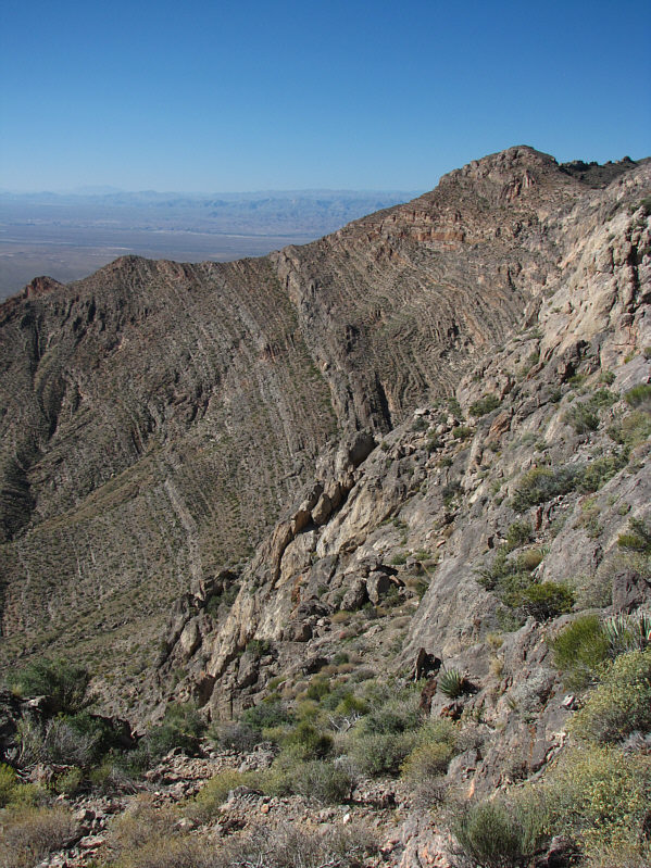 It would be a good idea to take a waypoint here or build a small cairn for the descent.