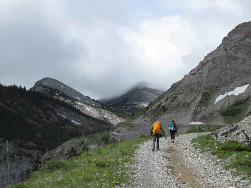 I was actually eyeing the small knob at left for much of the approach.