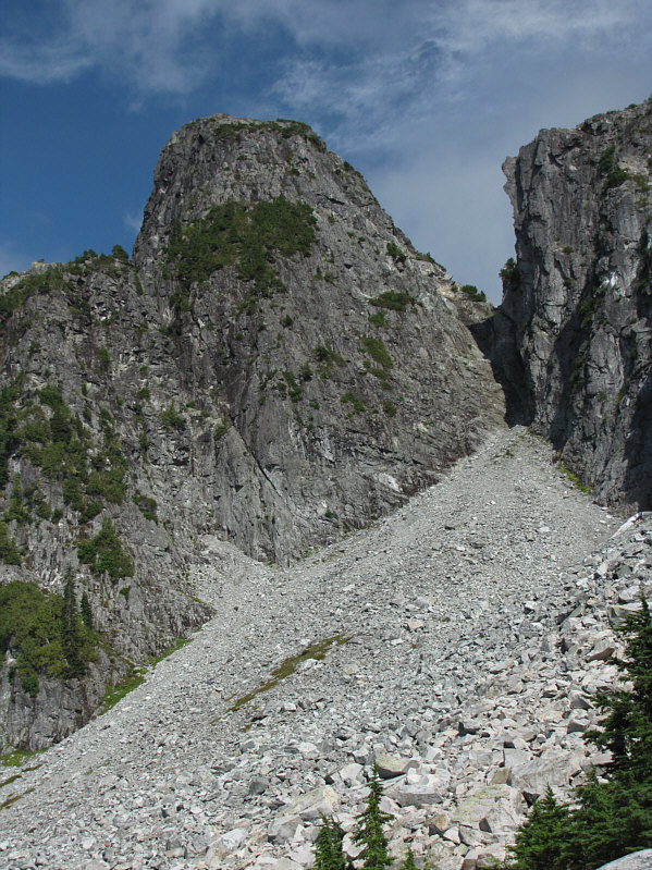 Almost resembles the Tower of Babel near Moraine Lake!