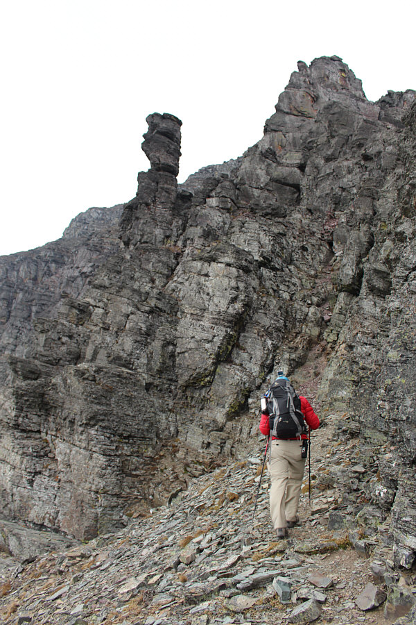Lotsa cairns here--could've used a few back on the east face of Clements!