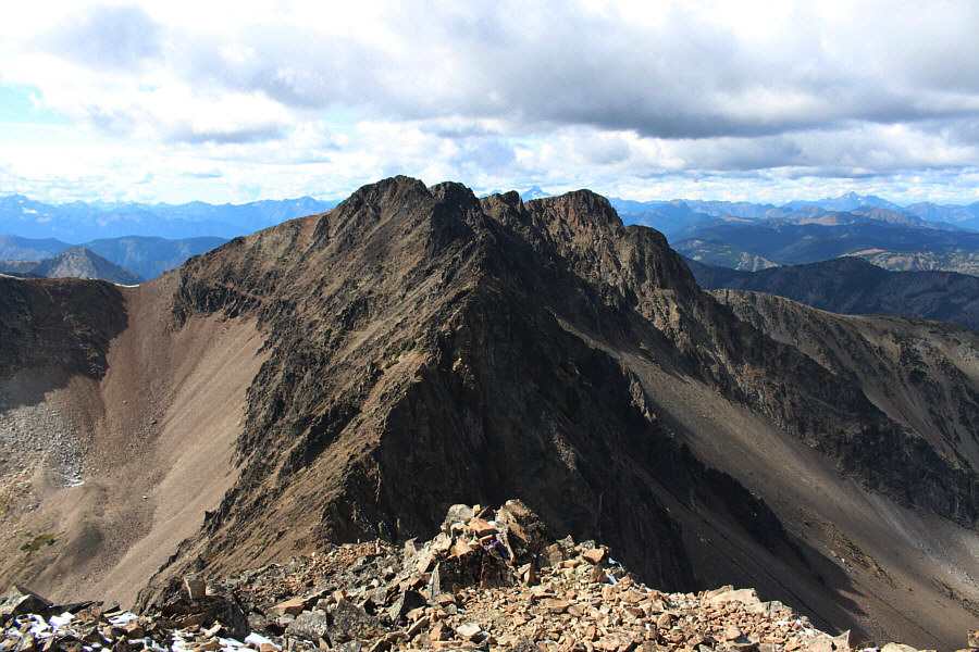 And understandably, it is not a popular extension of the hike up to the East Summit!