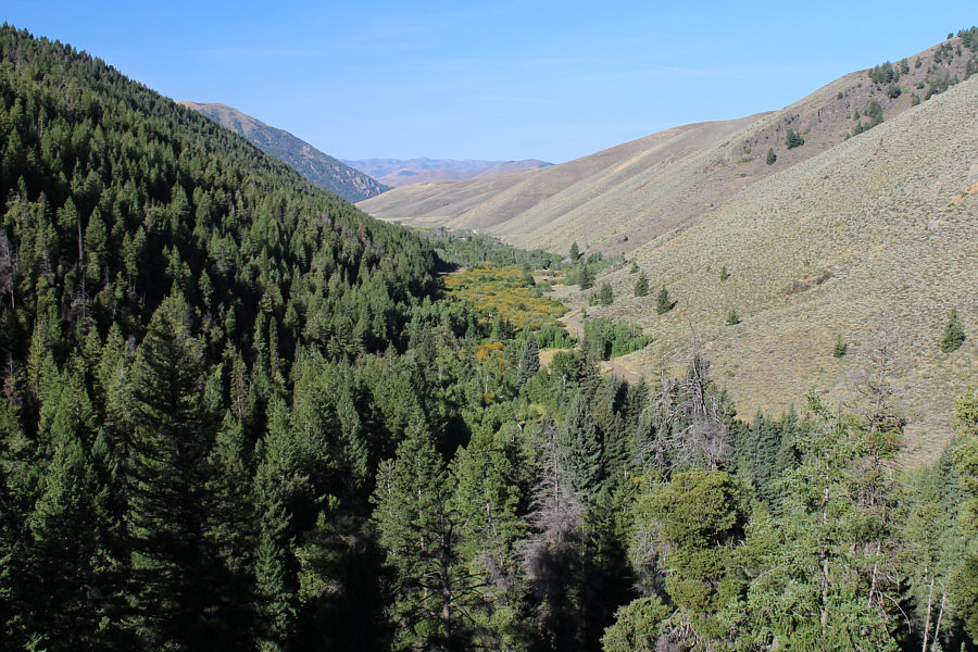 The campground is hidden by trees just below and to the right of centre.