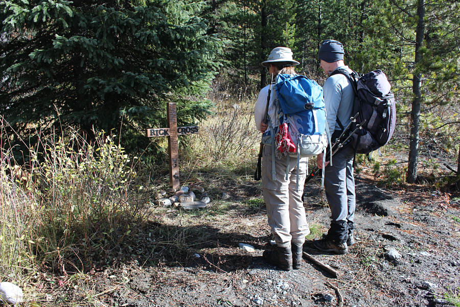 At least I think it's just a memorial; otherwise, Zora is standing on the guy's crotch!