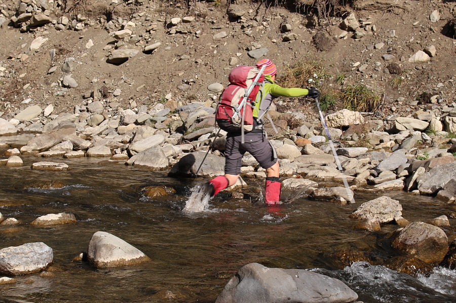 She even managed to keep her feet dry!
