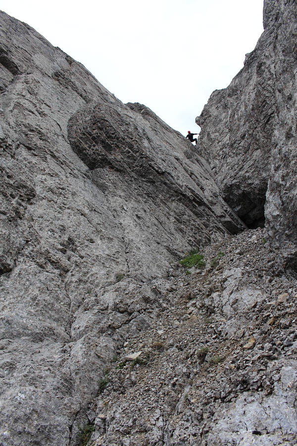 Reminds me of similar descent gullies on Mount Smuts and Mount Arethusa.