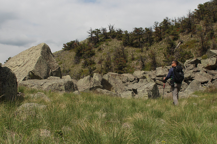 There are some big rocks in this slide...