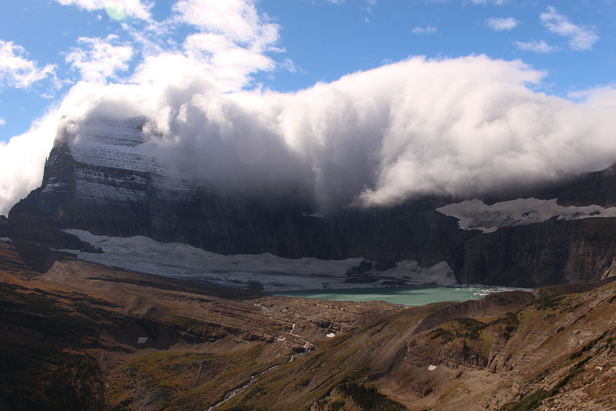 The icebergs in the lake are actually moving.