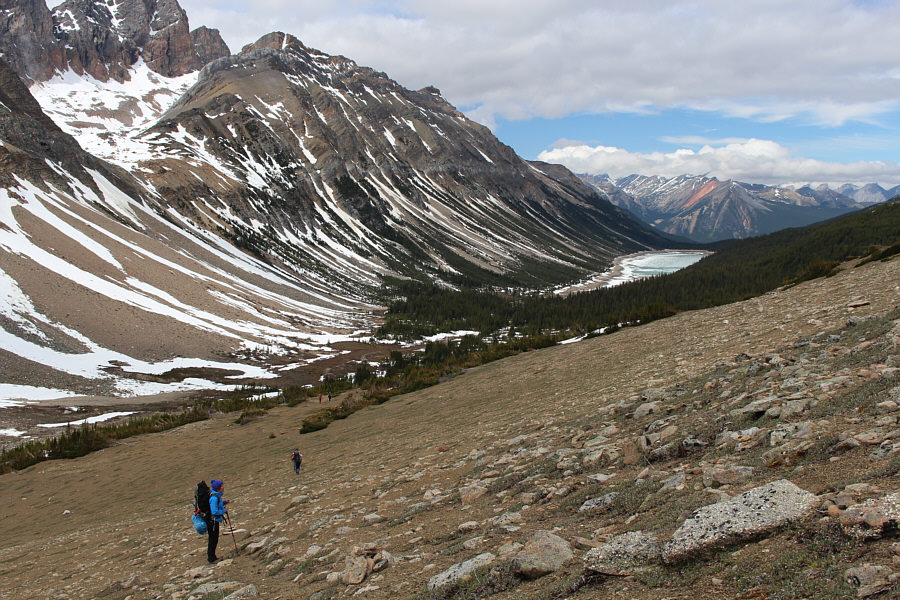 A very easy descent. Getting to the lake is another matter!