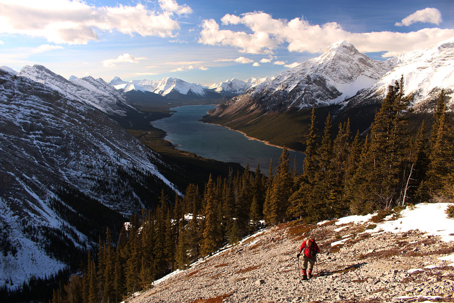 Those with a keen eye should be able to make out such distant peaks as Mount Buller, Mount Smuts, Tent Ridge and Mount Shark.