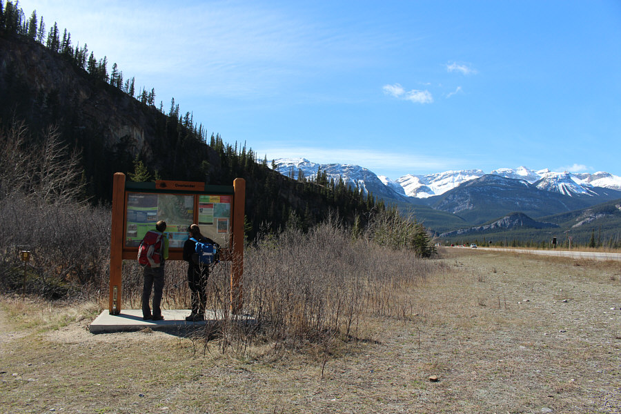 I think this is the better place to start. You're not likely to miss the turnoff for Morro Peak starting from here.