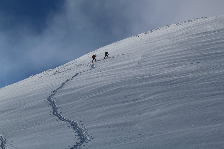 With a bit more snow here, this slope would make me a little nervous...
