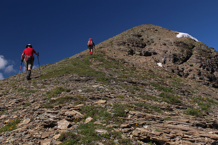 While Kevin and I dumped our packs at Bennett Pass, Zosia actually carried most of her pack up with her!