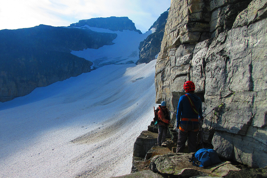 You know, a fixed chain  la Yamnuska would probably save everyone the hassle of hauling ropes up here...