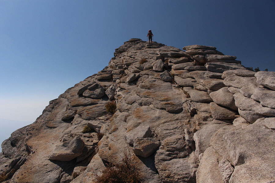 But you would have to be a real klutz to fall off here!